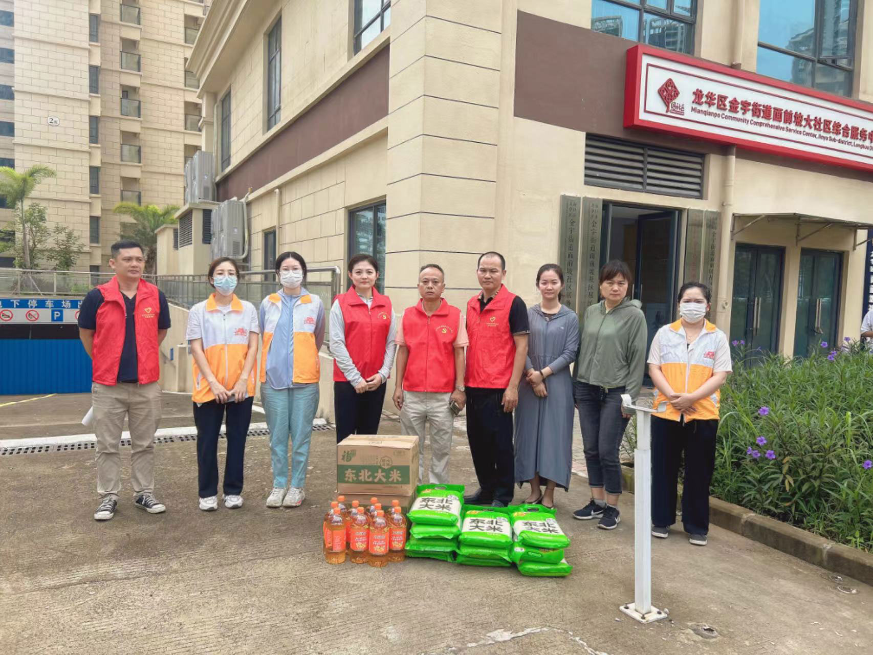 百雀物業(yè)黨支部進社區(qū)活動